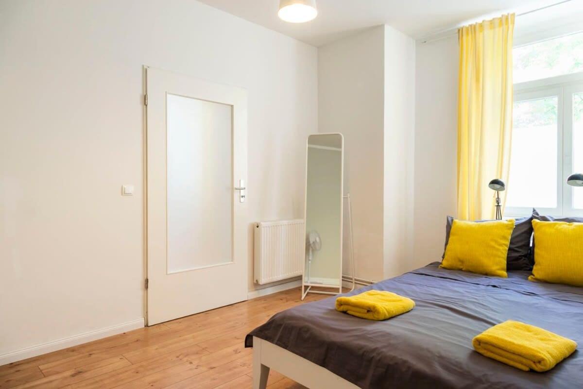 Cosy Two Br Plus Self Checkin Plus Street Parking Berlin Bagian luar foto