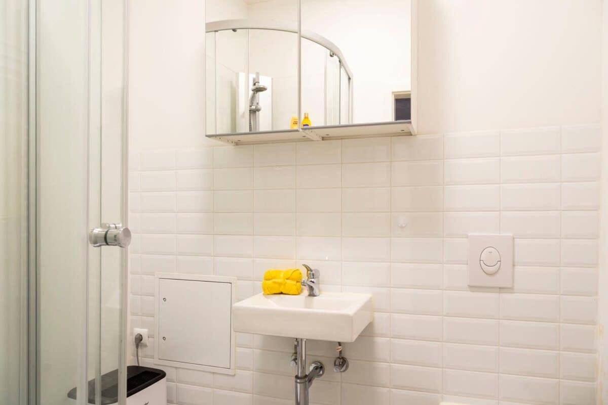 Cosy Two Br Plus Self Checkin Plus Street Parking Berlin Bagian luar foto
